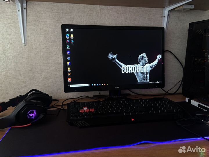 Игровой компьютер с монитором клавиатурой и мышкой