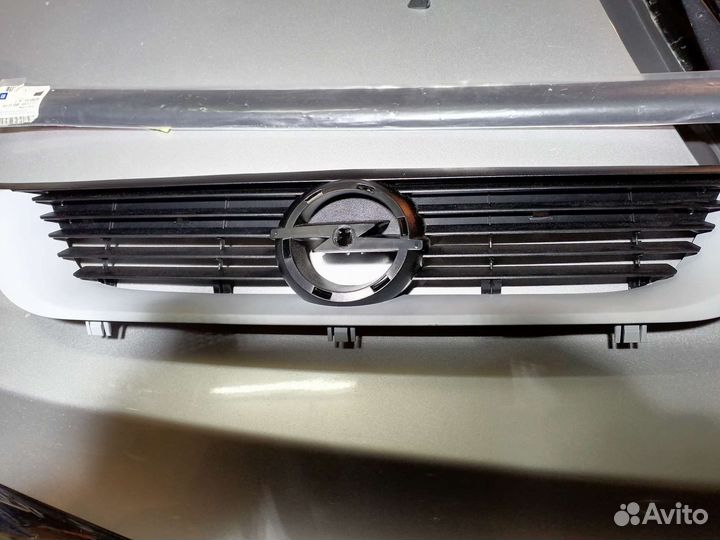 Решетка радиатора опель