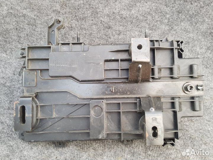 Площадка крепления аккумулятора Opel Mokka A16XER