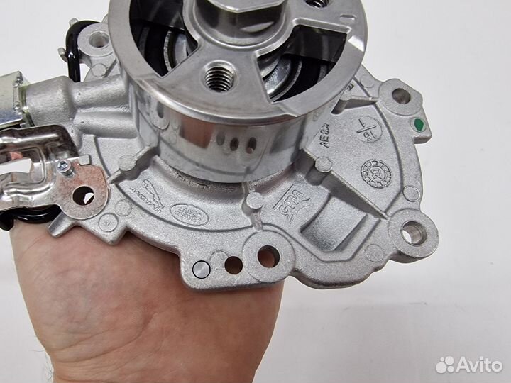 Помпа Jaguar Land Rover LR123392