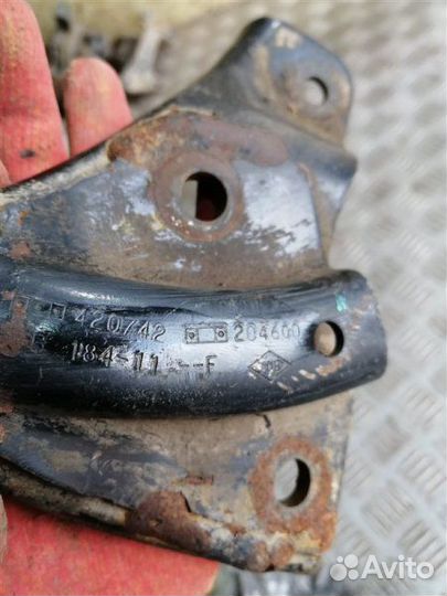 Опора двигателя передняя правая Renault Sandero