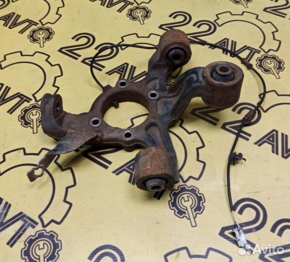 Цапфа (поворотный кулак) задняя правая Suzuki