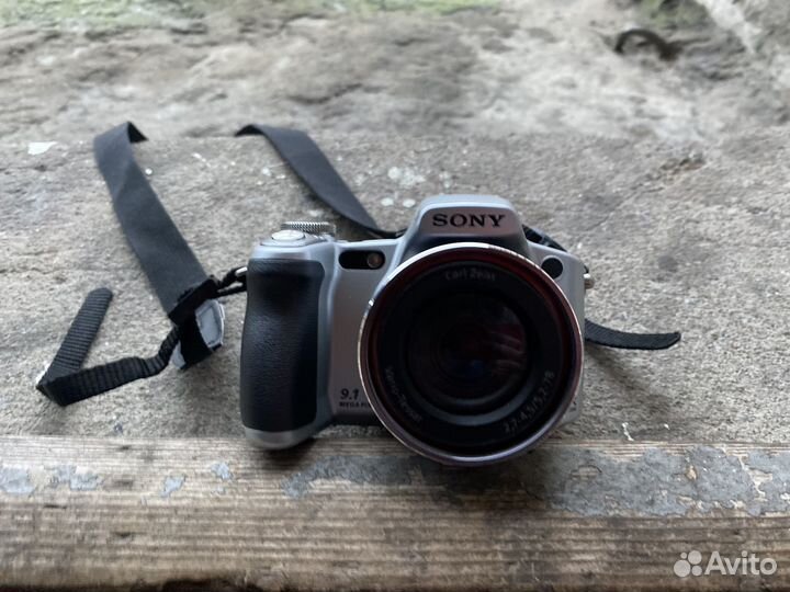 Компактный фотоаппарат
