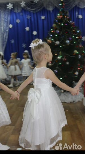 Белое нарядное платье для девочки