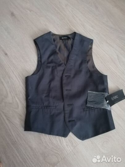 Жилетка для мальчика школьная новая