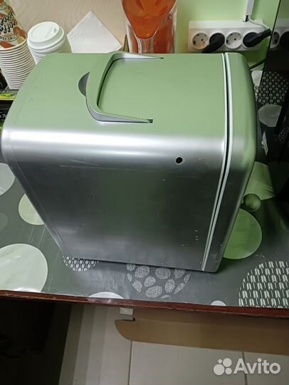 Холодильник для напитков маленький