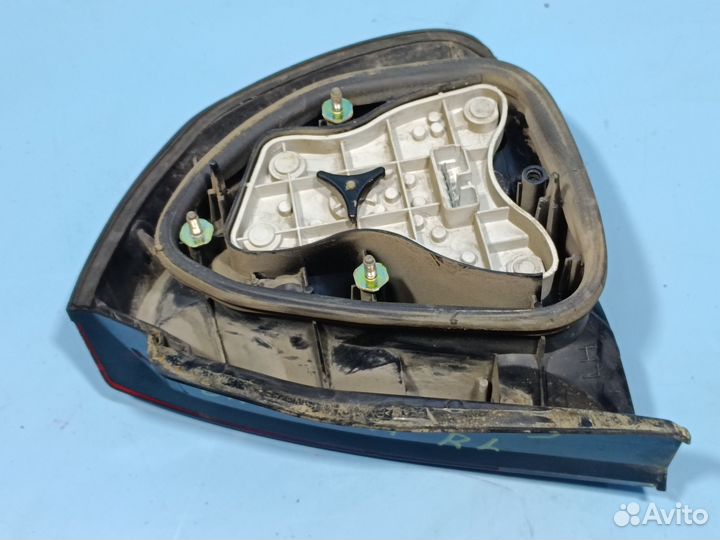 Фонарь левый наружный для Mitsubishi Carisma