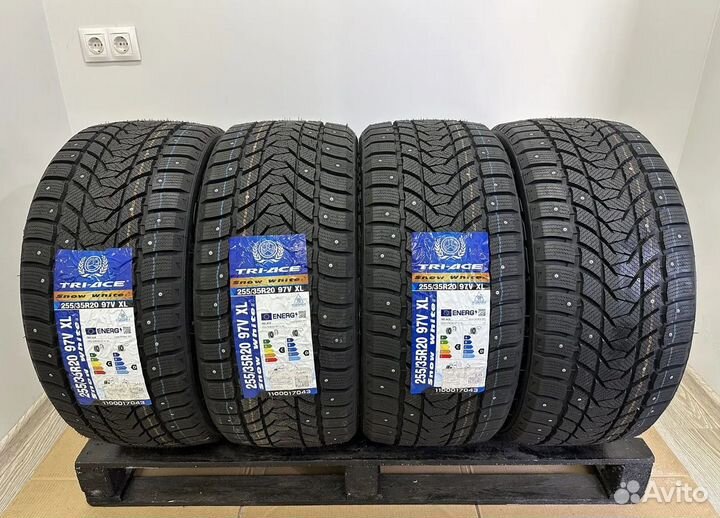 Tri Ace Snow White II 255/35 R20 57J