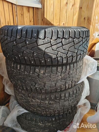 Pirelli Ice Zero 215/65 R16 102