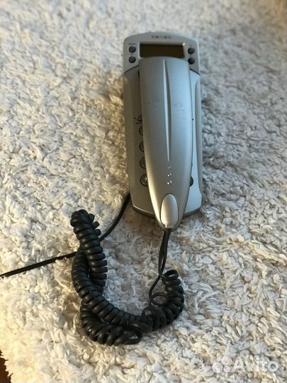 Старый проводной телефон