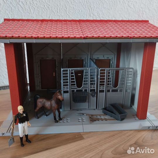 Конюшня Bruder