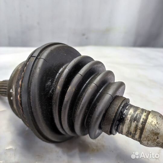 Привод левый Volkswagen Passat B4