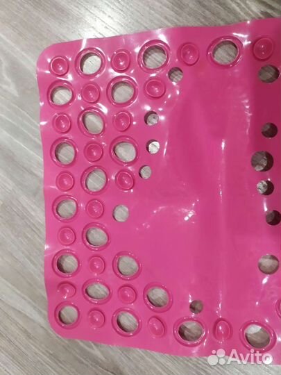 Резиновый коврик в ванну