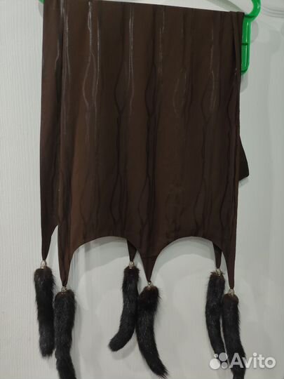 Женский шелковый шарф с кисточками из меха