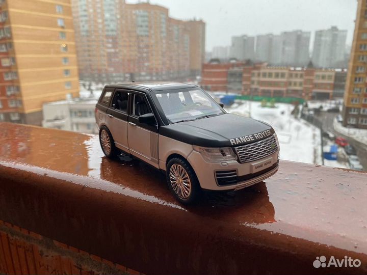 Модель Land Rover Range Rover Vogue Белый/Черный