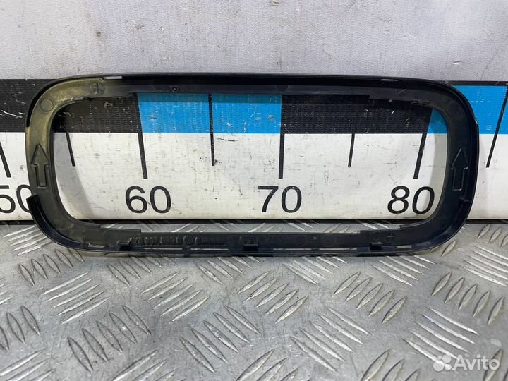 Б/У Рамка плафона салонного#001