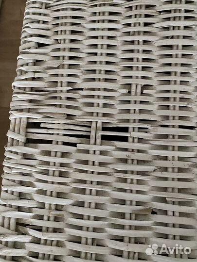 Корзина для белья белая плетенная