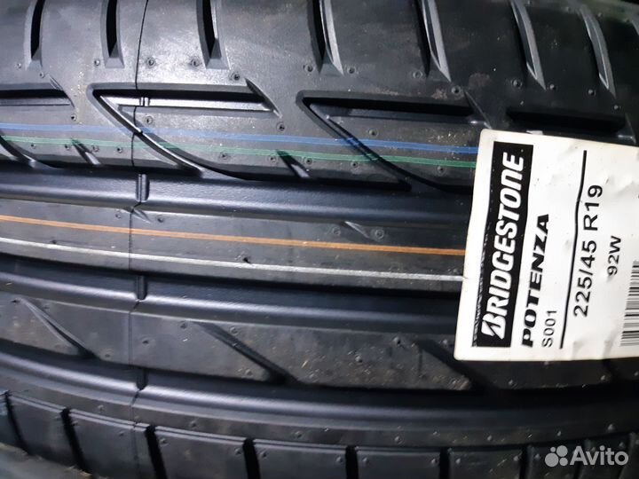 Bridgestone Potenza S001 225/45 R19
