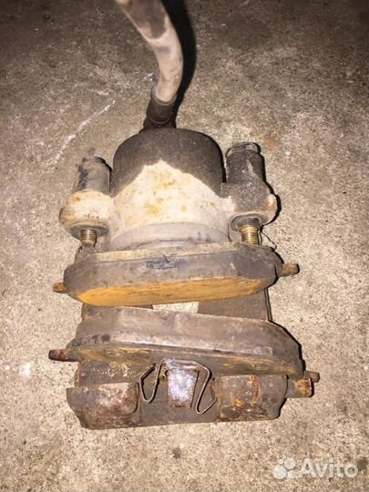 Суппорт передний на Шкода Октавия А5 1,6 МКПП