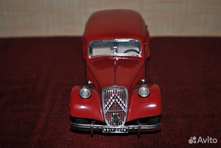 Машинка коллекционная 124 Citroen 15 CV TA (1938)