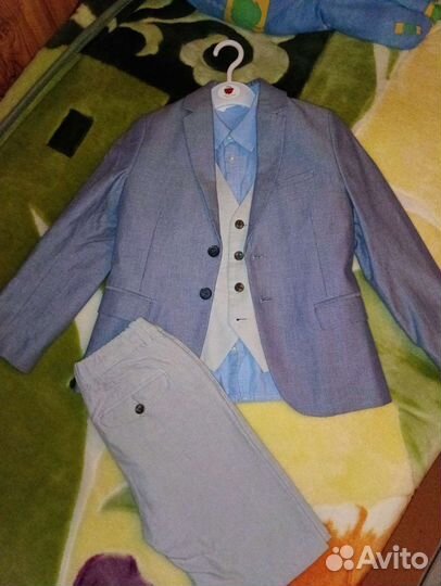 Нарядный костюм HM на мальчика 122 р