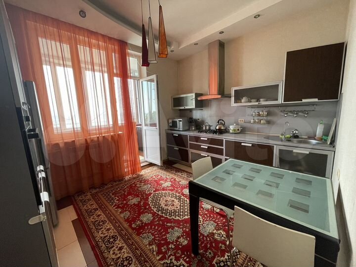2-к. квартира, 90 м², 6/6 эт.