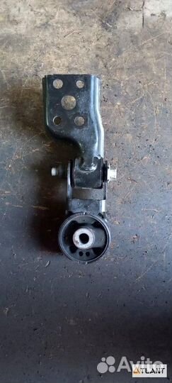 Подушка двигателя задний toyota aqua