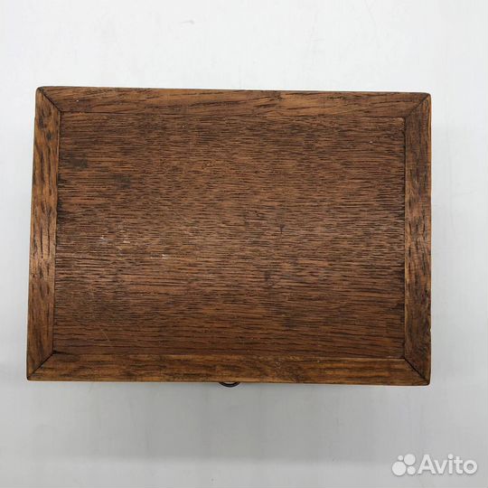 Старинная дубовая шкатулка