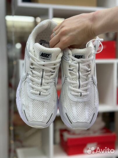 Кроссовки Nike Zoom Vomero 5 белые