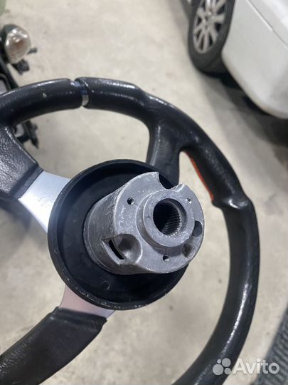 Спортивный руль momo