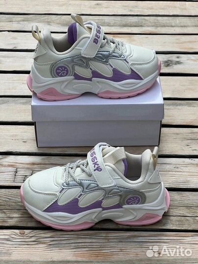 Кроссовки для девочки