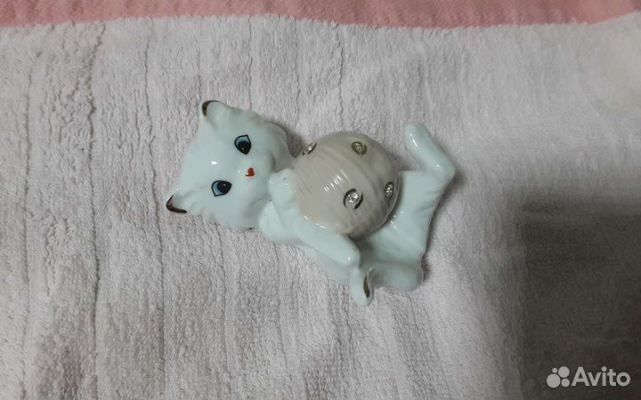 Фарфоровая статуэтка