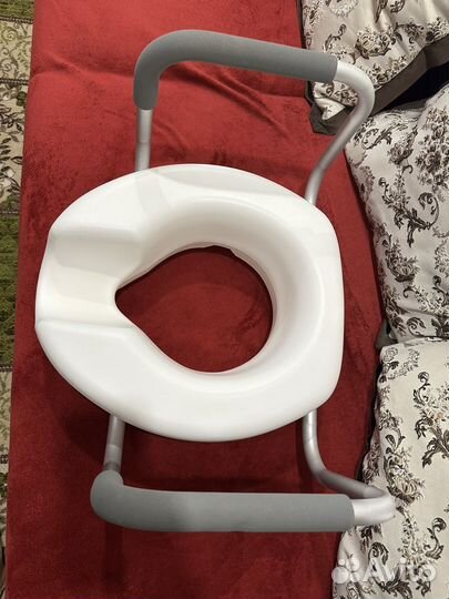 Насадка на унитаз ортопедическая