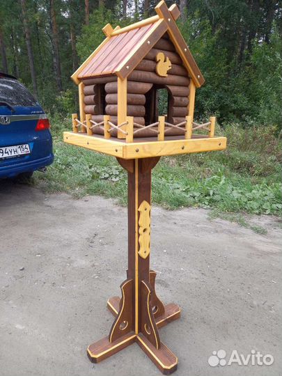 Кормушка для белок и птиц