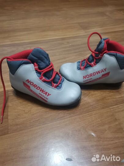 Лыжные ботинки