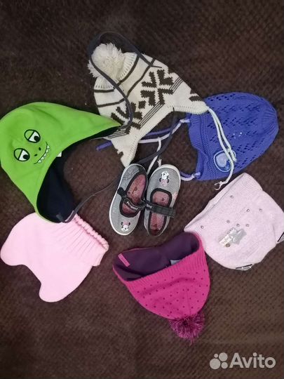 Шапка, туфли, жилетка. Платье теплое, варежки