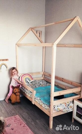 Детская кровать домик из массива
