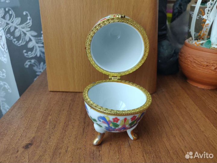 Пасхальное яйцо фарфор