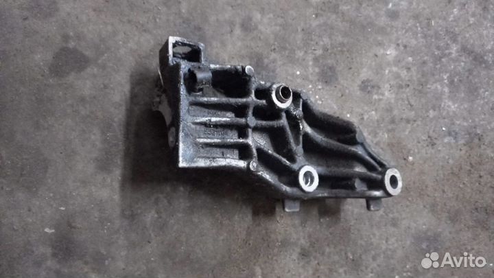 Кронштейн вспомогательных агрегатов гур Fiat Linea