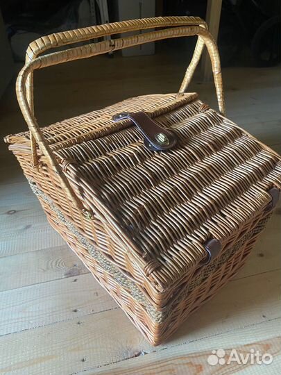 Корзина для пикника с посудой