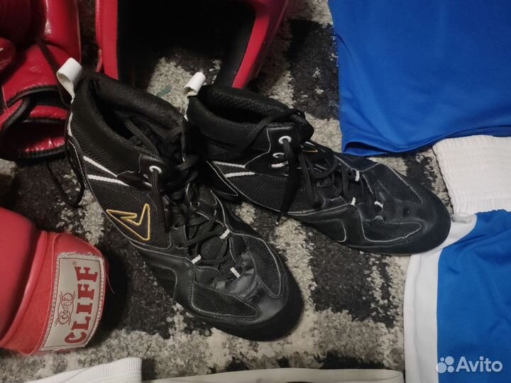 Боксерки, перчатки, шлем, защита паха, костюм s