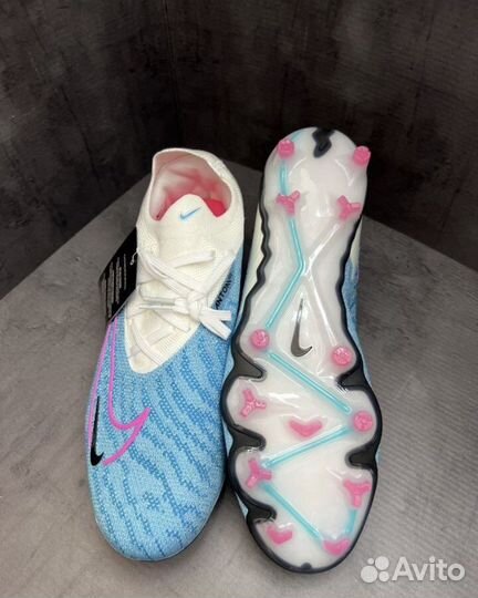 Футбольные бутсы Nike Phantom GX