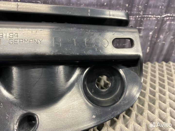 Крепление бампера заднее правое Bmw E90