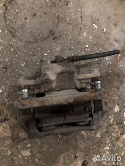 Суппорт передний правый Mitsubishi Colt (Z3)