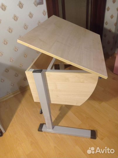 Школьная парта со стулом