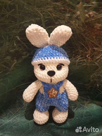 Зайчик из плюшевой пряжи