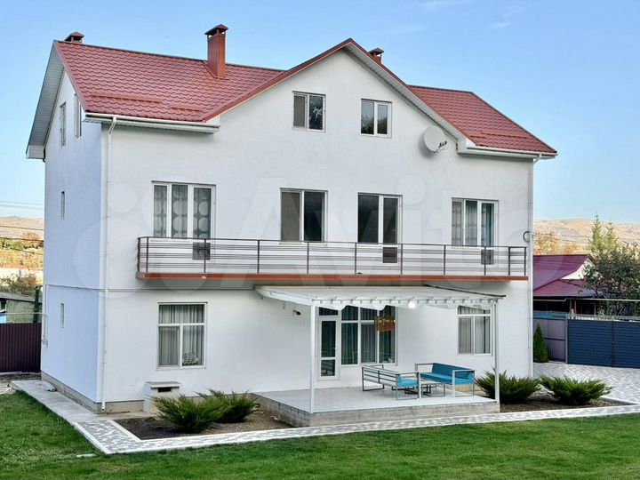 Дом 375 м² на участке 15 сот.