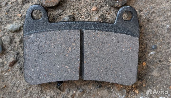 Тормозные колодки передние на Stels Flame 200