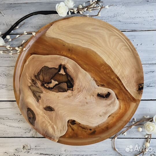 Большое деревянное блюдо из грецкого ореха и полим