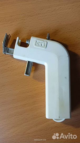 Пистолет для прокола мочки уха, пирсинга